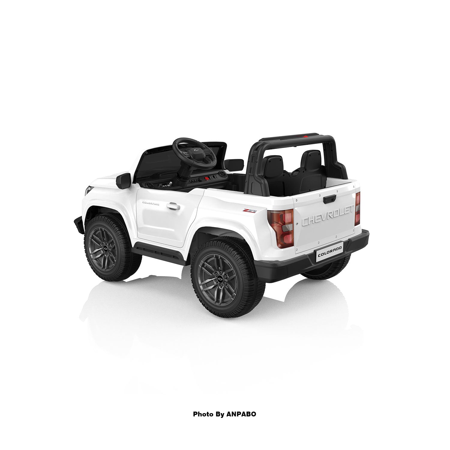 24V Licensed Chevrolet Colorado 2-Seater Kids Ride On Truck-white